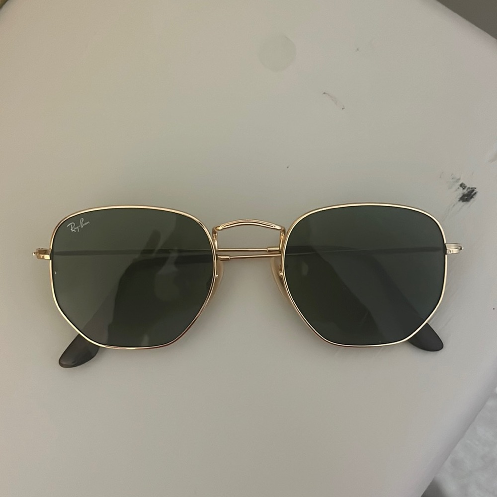 Never worn ray bans! Missing box!